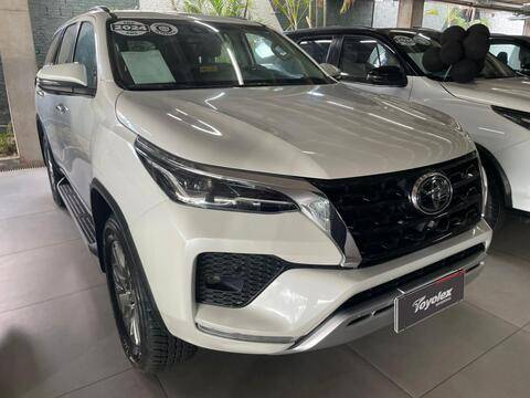 TOYOTA HILUX SW4 2.8 D-4D TURBO DIESEL SRX 4X4 AUTOMÁTICO